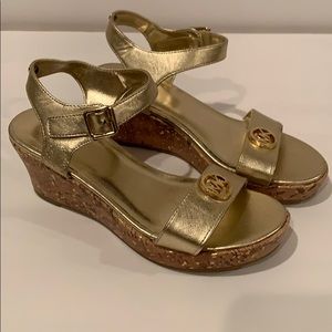 Girls Michael Kors Gold Wedge Sandal Size:4